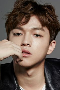 Baek Seung-hwan interpreta Cho Sung-jae