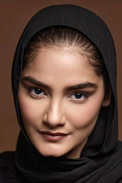 Imaan Rizwan interpreta Colorful Headscarf Woman
