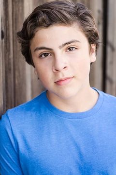 Nicholas Keenan interpreta Walter