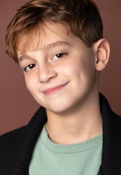 Everett Navarro interpreta Bratty Kid