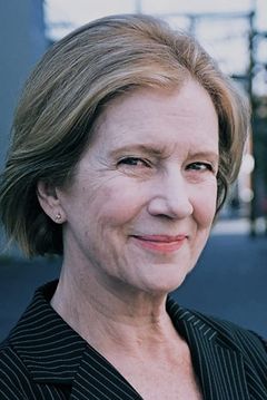 Anna Hagan interpreta Secretary