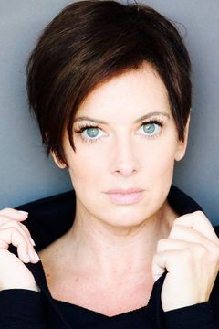 Lizz Carter interpreta Chandalier