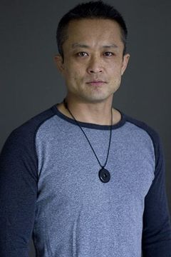 Nobuya Shimamoto interpreta Japanese Policeman