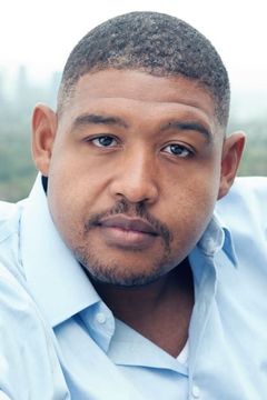 Omar Benson Miller interpreta Walter Simmons