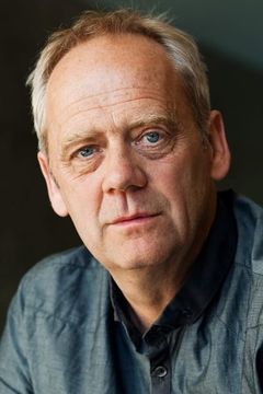 Hans-Heinrich Hardt interpreta Herr Weißhaupt