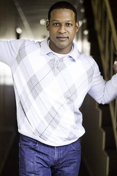 Derrick LeMont interpreta Lighting Designer