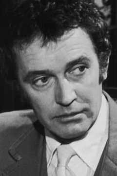 Tony Beckley interpreta Stephen Marais
