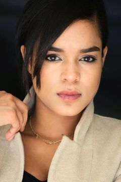 Elizabeth Faith Ludlow interpreta First Lieutenant Griffin