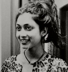 Samia Shoaib interpreta Devi