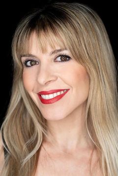 Mara Guil interpreta Aurora