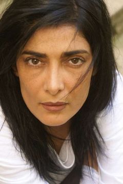 Fatima Adoum interpreta 1st Class Passenger