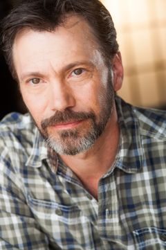 Dane Bowman interpreta Aldich