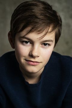 Oscar Farrell interpreta Owen Anderson