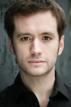 Sean Biggerstaff interpreta Oliver Wood