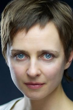 Verity Hewlett interpreta Sokovian Family