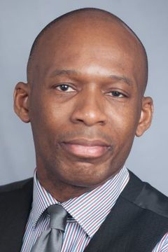 David Olawale Ayinde interpreta Auction Guest