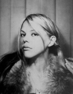 Kim Morgan interpreta Guest at Wedding and Bistro