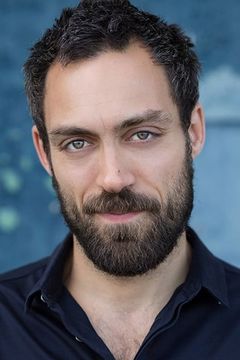 Alex Hassell interpreta Orderly