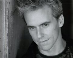 Patrick O'Sullivan interpreta Cooper