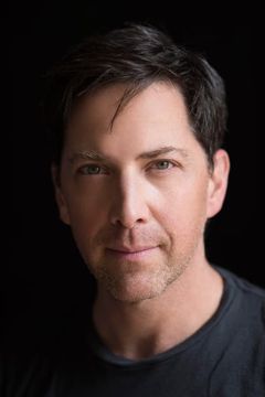 Dan Bucatinsky interpreta Arthur Coyle