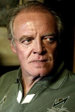Seamus O'Neill interpreta Farmer