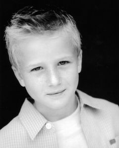Dylan McLaughlin interpreta Sam