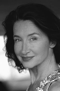 Anne Brochet interpreta Solange Josse