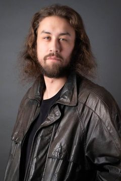 Patrick McNeil interpreta Hippy Husband