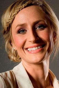 Josette Eales interpreta Massage Instructor