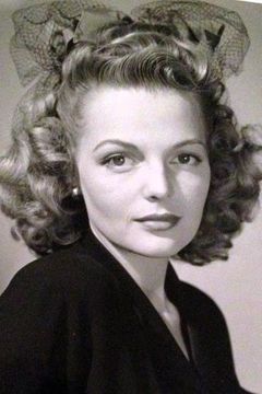 Elyse Knox interpreta Slave Girl (uncredited)