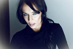 Ingrid Johansson interpreta Featured IV Woman Undead