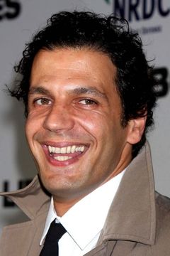 Mehdi Nebbou interpreta Khalid Younes