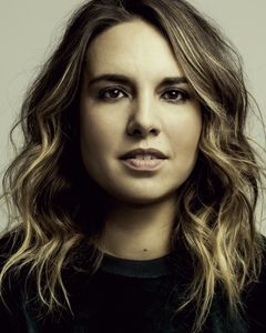 Ingrid Oliver interpreta Brigitte Desjardins