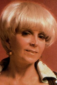 Candy Samples interpreta The Very Big Blonde (as Mary Gavin)