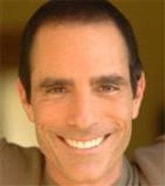 Joshua Finkel interpreta Josh