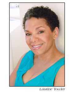 Laurine Towler interpreta Admissions Counselor