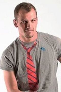 Craig Macrae interpreta Joris Henchman