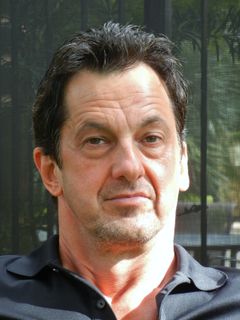 Jade Roberts interpreta Sylvester Stallone Look-a-like