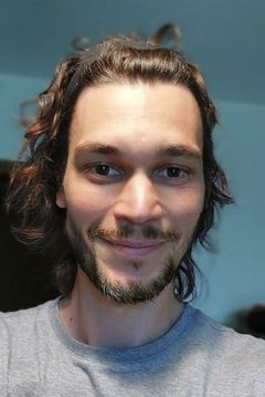 Xavier Hosten interpreta Journaliste 3 rue Dior