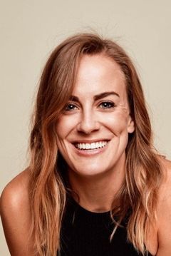Hannah Aslesen interpreta Essential Oils Woman