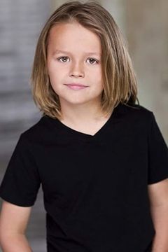 Callum Shoniker interpreta James Ginsburg