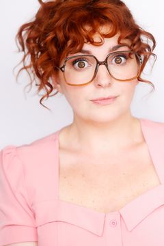 Susan-Kate Heaney interpreta Nanny (uncredited)