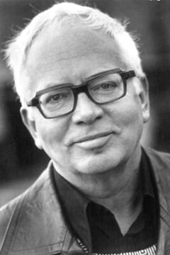 Paul Edwin Roth interpreta Col. Schiller (uncredited)