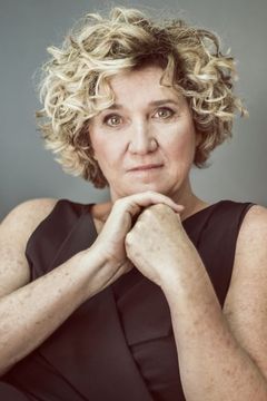 Ana Wagener interpreta Bea