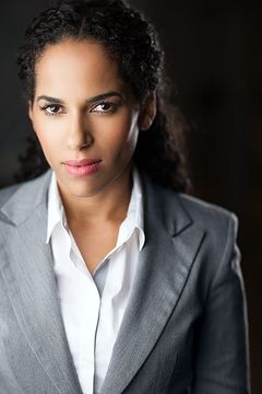Lisa MacFadden interpreta Teri White
