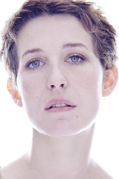 Sarah Grappin interpreta La mère