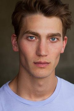 Jeff Ryan interpreta Charlie