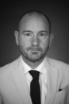 John Lloyd Fillingham interpreta Careers Advisor