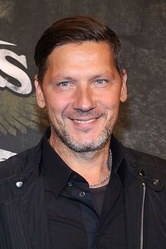 Christoph Schneider interpreta Himself