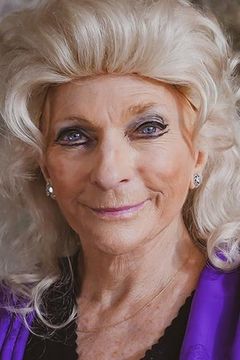 Judy Collins interpreta Naomi